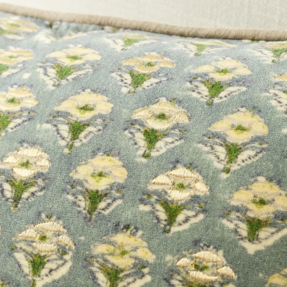 Pottery Barn Emeryk embroidered velvet cotton & linen lumbar pillow 16x26 zip - Picture 2 of 9